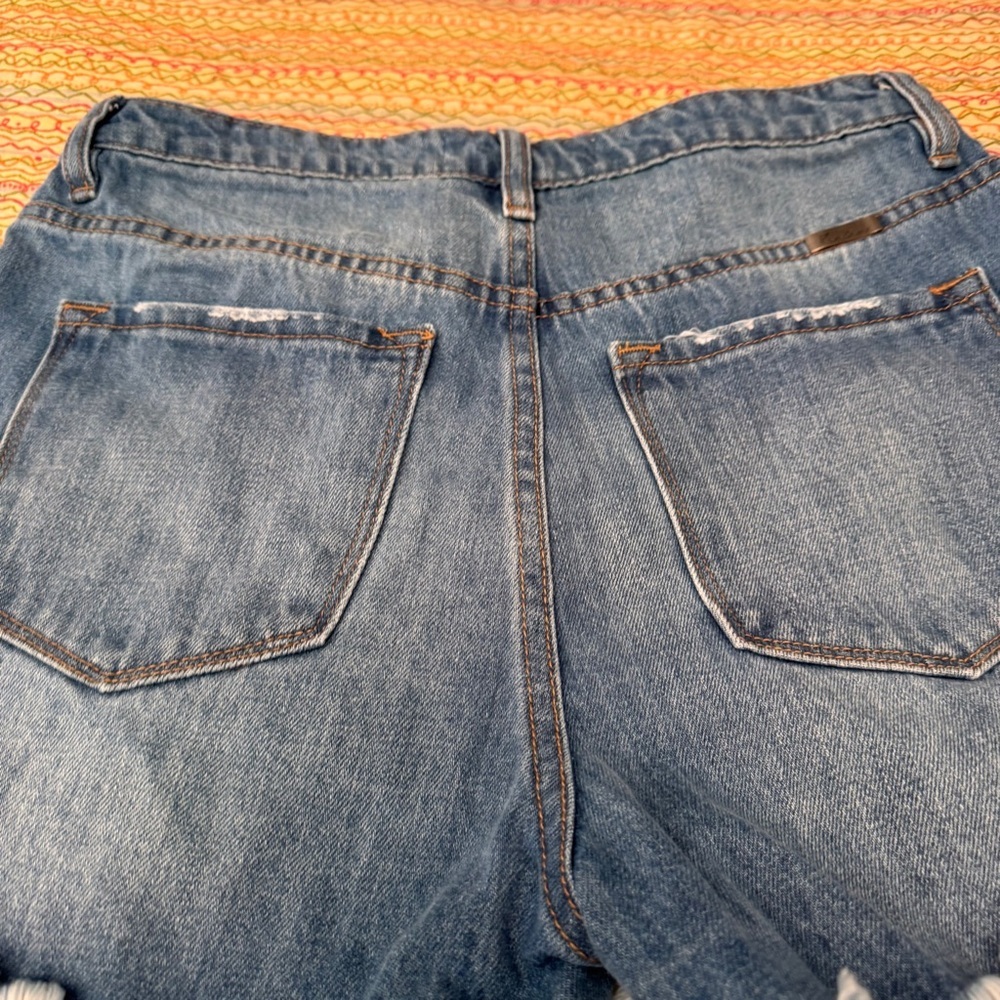 KanCan High Rise Mom Jean Shorts Womens Size 7 / 27 Distressed Cutoff Denim - Picture 9 of 9